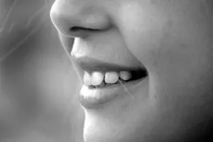 Odpowiednia higiena jamy ustnej z płynem Curasept